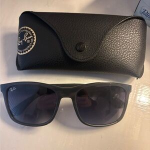 Black/dark grey Ray Ban Sunglasses with case
